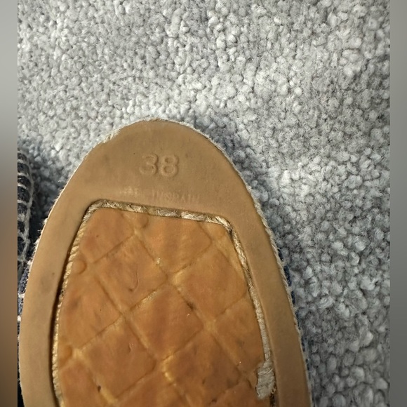 CHANEL Interlocking CC Logo Raw-Edge Trim Espadrilles - Picture 6 of 7